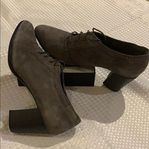 Clark’s Gray 11 Cushion Soft Booties